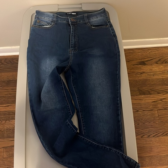 Dark denim Fashion Nova Jeans - Picture 4 of 4